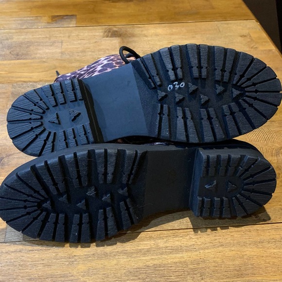 Steve Madden Velvet Leopard/ Cheetah Combat Boots size 7.5 NWOT - Picture 5 of 9